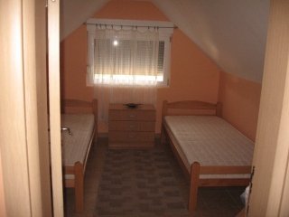 Trosobni apartman, Novi Sad, KAMENJAR1/95
