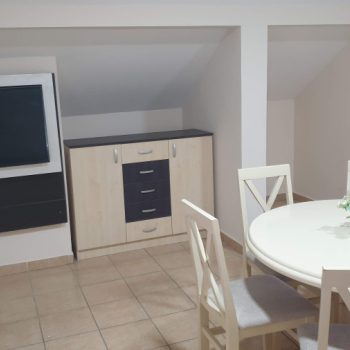 Trosobni apartman, Novi Sad, KAMENJAR1/95